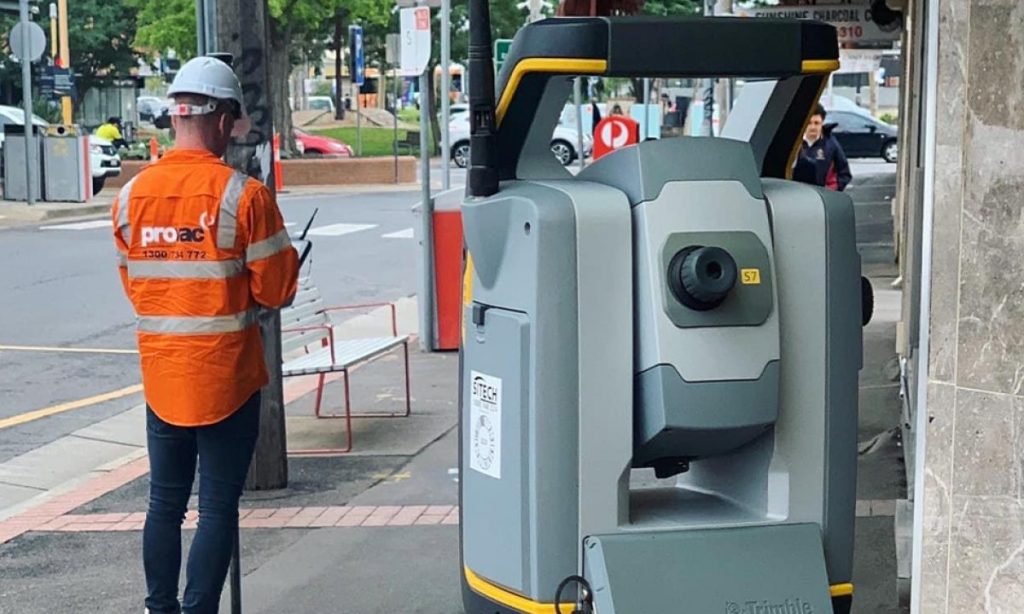 Underground service locator